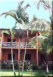 fachada.jpg (38902 bytes)