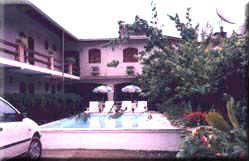 piscina.jpg (18634 bytes)