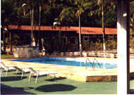 piscinalateral.jpg (17309 bytes)