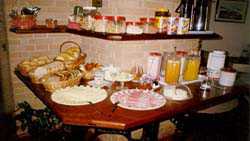 cafe.jpg (16395 bytes)