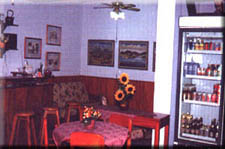 cafe.jpg (18558 bytes)